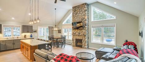 TV, fireplace