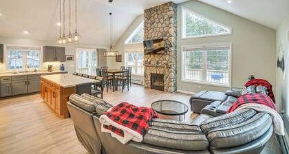 All-Season Adventure! Family Home in Bridgton