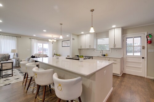 Great for Gatherings! Modern Lanham Duplex