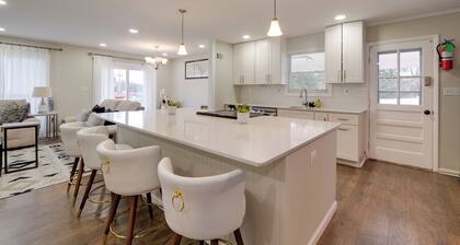 Great for Gatherings! Modern Lanham Duplex