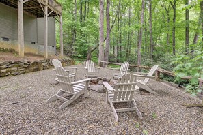 Terrace/patio - Modern Mountain Zen 3-Bed, 3-Bath Home With Creeks (Sapphire)