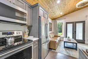 Coffee/tea maker, cookware/dishes/utensils - Waterfront 'Blue Spruce' Small Home in Wildwood! (Wildwood)