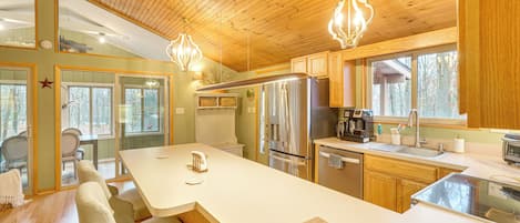 Refrigerador, microondas, parrilla de estufa y lavavajillas