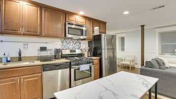 Refrigerador, microondas, parrilla de estufa y lavavajillas