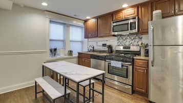 Refrigerador, microondas, parrilla de estufa y lavavajillas