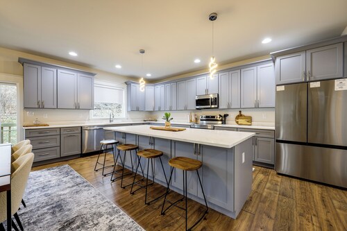 1 Mi to Quantico: 4,300 Sq Ft Home w/ Game Room!