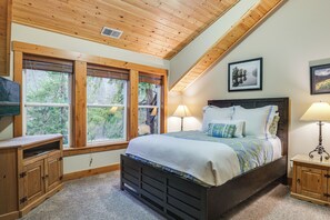 6 bedrooms, desk, iron/ironing board, internet - 'White Water Lodge' Luxe Leavenworth Vacation Home (Leavenworth)