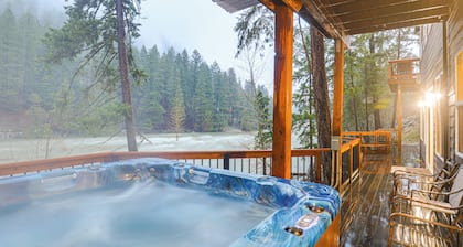 'White Water Lodge' Luxe Leavenworth Vacation Home