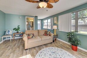 TV, books, stereo - 2 Mi to Manasota Key Beaches: Coastal Getaway (Englewood)