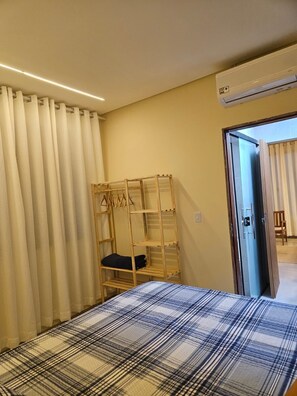 3 slaapkamers, een strijkplank/strijkijzer, internet, beddengoed