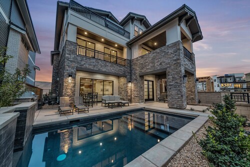 Modern Desert Color retreat designed for elevated group stays