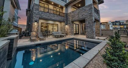 Modern Desert Color retreat designed for elevated group stays
