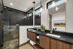 Hair dryer, towels - Modern Desert Color retreat designed for elevated group stays (St. George)