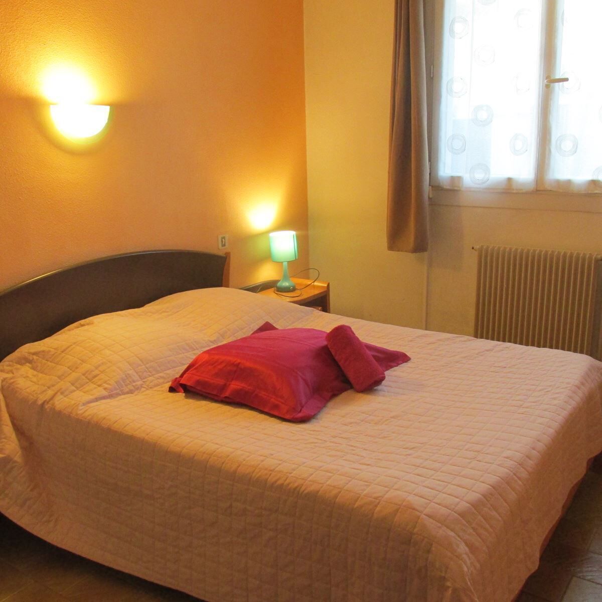 3 chambres, fer et planche à repasser, accès Internet, draps fournis