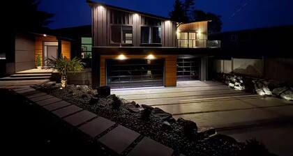 Sunrise Oceanfront Suite, Entire home in Royston, Canada