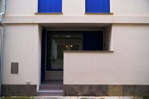 Exterior detail - Light-Filled Modern Family Home w/ Rooftop Terrace (Grado)