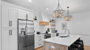 Coffee/tea maker, fridge, microwave, oven - Walk to Beach | Private Pool | Close to Shops (Santa Rosa Beach)