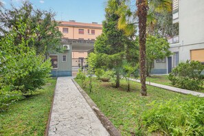 المنطقة المحيطة بالمنشأة