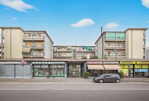 Exterior - Take in MONZA CENTER apartment, with pets allowed (Monza)