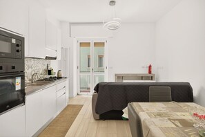 ميكروويف، فرن، موقد طهي مسطح، غسالة أطباق