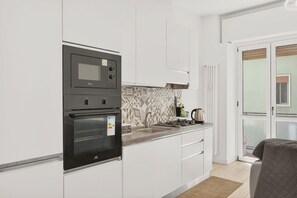 Microwave, oven, stovetop, dishwasher - Take in MONZA CENTER apartment, with pets allowed (Monza)