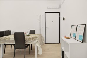 Dining - Take in MONZA CENTER apartment, with pets allowed (Monza)
