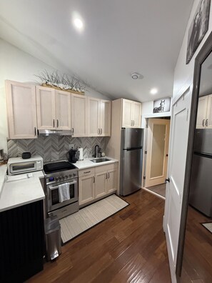 Microwave, oven, stovetop - The Sanctuary @WGRR -New remodel Prime location! W&D -vaulted ceilings fireplace (River Ranch)