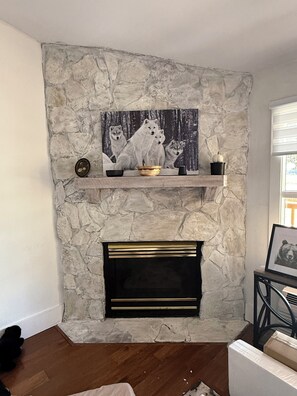 Interior - The Sanctuary @WGRR -New remodel Prime location! W&D -vaulted ceilings fireplace (River Ranch)