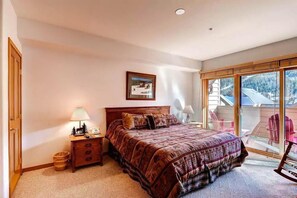 2 bedrooms, free WiFi, bed sheets, wheelchair access - Rustic 2BR Condo Near Lifts | Fireplace + Hot Tub (Keystone)
