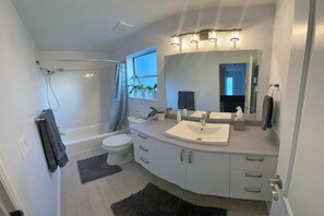 Bathroom - The Elm Tree Cottage Private House (Salt Lake City)