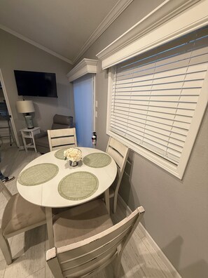 Dining - Unique Cottage/Tiny House Near Disney. Close to Parks,Shopping & Fun (Kissimmee)