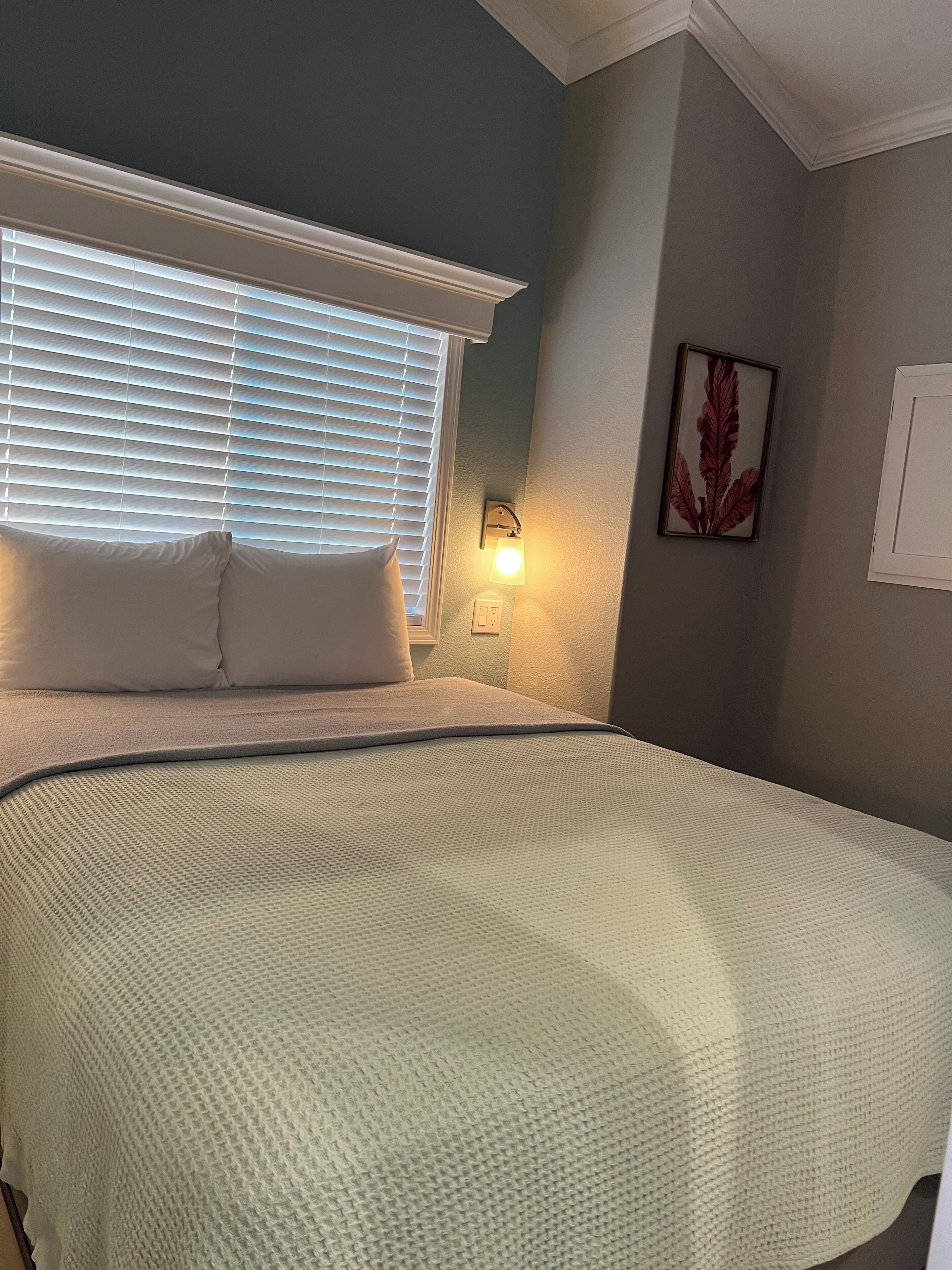 2 bedrooms, iron/ironing board, WiFi, bed sheets