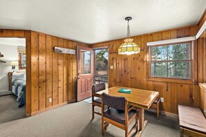 Dining - Glorious, dog friendly, 2 bedroom cabin with great views close to RMNP! (Estes Park)