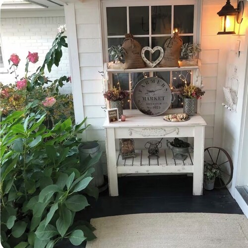 3-bedroom farmhouse on Runyan Creek. Minutes to downtown Fenton. Open Nov-April