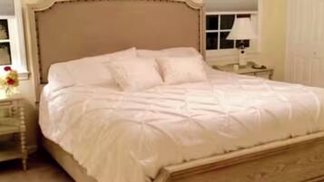 3 makuuhuonetta, silitysrauta/-lauta, ilmainen Wi-Fi, vuodevaatteet