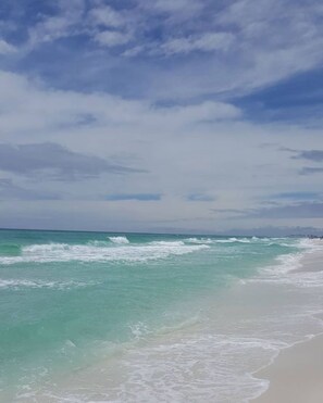 Emerald Waters and White Sand Beaches - Ariel Dunes Gulf View Condo | Walk to Beach + Pool (Miramar Beach)
