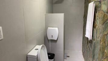 Handtücher, Seife, Toilettenpapier