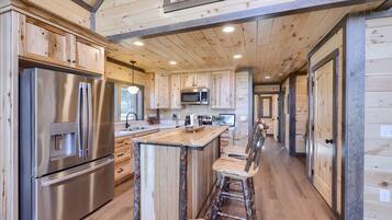Fully Stocked Kitchen - Plates, Utensils, Cooking Utensils, Pots & Pans, Baking, Blender, Hand Mixer, Bowls