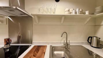 Deluxe Apartment, Balcony, City View | Living area