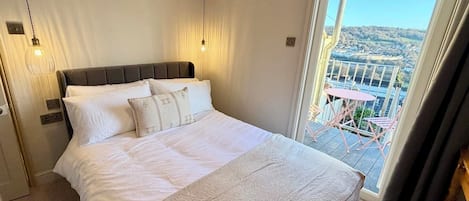 Deluxe Apartment, Balcony, City View | Blackout drapes, iron/ironing board, free WiFi