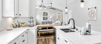 3-bedroom cottage in Port Royal with Outdoor Patio and Fire Pit