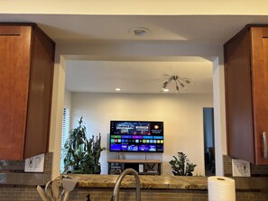 Unclassified image, 5 of 59, button - Bright spacious 2-bedrm 2-bath, upstairs condo, Guard-gated in the Biltmore area (Phoenix)