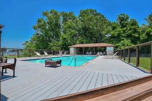 Pool - Adorable 1-bedroom condo on a quiet Lake Conroe cove! 31 DAY MINIMUM!! (Montgomery)