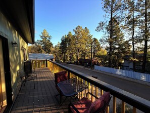 Property grounds - Large House In The Heart of Flagstaff. Walk Downtown And Parks. Huge Garage. (Flagstaff)