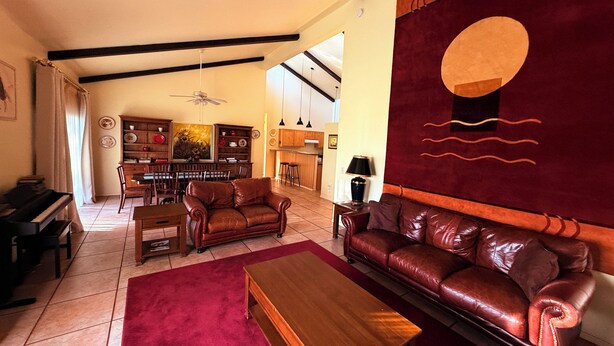 Living area - Large House In The Heart of Flagstaff. Walk Downtown And Parks. Huge Garage. (Flagstaff)