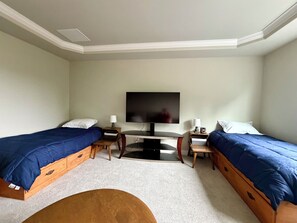 4 habitaciones, tabla de planchar con plancha, wifi y ropa de cama 