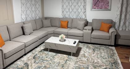 Cozy, Large private room near route 95 Malls/Hospital/Salem in Danvers,MA