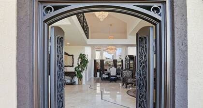 Luxury Mediterranean Villa w/ Pool - Sleeps 10