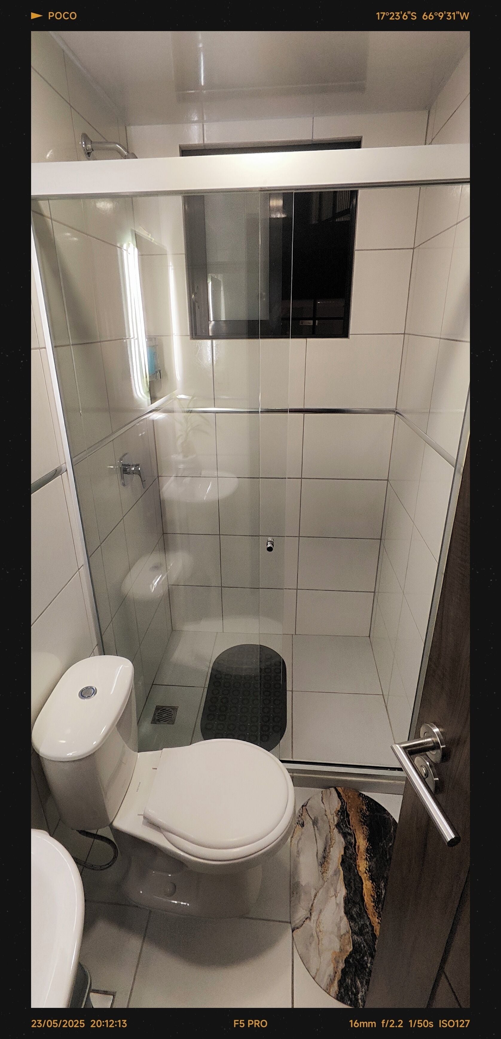 Dusche, Handtücher, Seife, Toilettenpapier