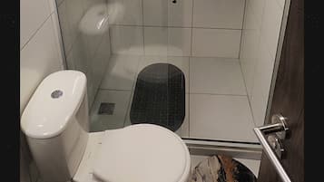 Dusche, Handtücher, Seife, Toilettenpapier